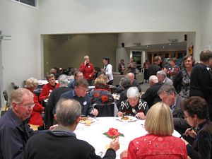 Image of agm09dfdinner.jpg
