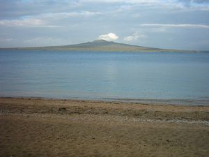 Image of devonport03rangitotofromcheltenhambeach.jpg