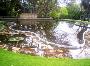 Image of domainoct05formalgarden4.jpg