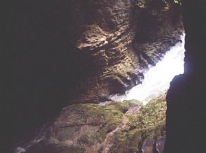 Image of dundle05sunruakurinaturaltunnel2.jpg