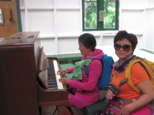 Image of endofyear16i.jpg