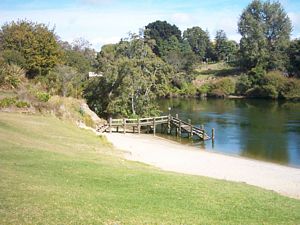 Image of hamiltonapr05beach.jpg