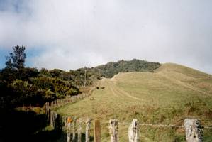 Image of hapuakohe03glimpsefirstsummit.jpg