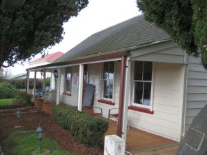 Image of howickaug10bccottage.jpg