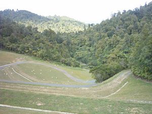 Image of hunuadec04cosseysdamview.jpg