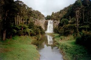Image of hunuajun022falls.jpg