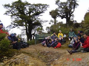 Image of kaimaissept04tearohalunchb4summit.jpg