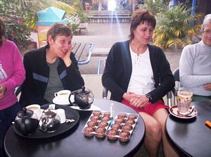 Image of mahurangiaug06dicake.jpg