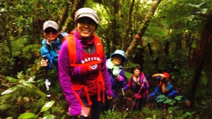 Image of mamakuu16x.jpg