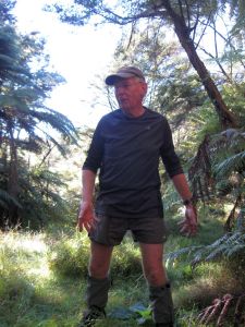 Image of mataitai10cffeedingthebirds.jpg