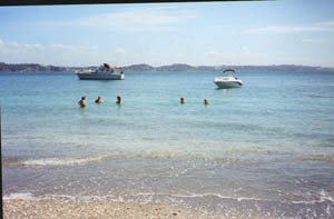 Image of motuora02swimq.jpg
