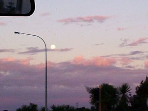 Image of mtwilliamapr07mcmoon.jpg