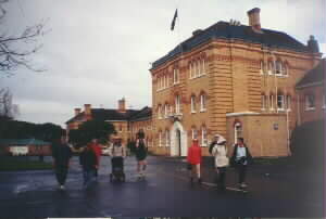 Image of oldloonybinq.jpg