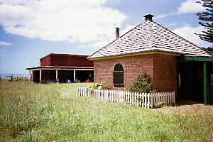 Image of outsidedacrecottageq.jpg