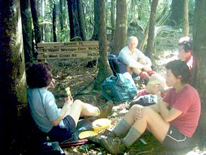 Image of parau04lunch2.jpg