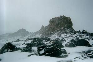 Image of ruapehu02snowoutcrop.jpg