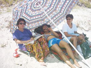 Image of slipperisland04rimaniniterrionbeach.jpg