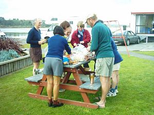 Image of tauranga04makinglunch.jpg