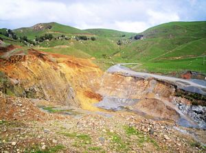 Image of tekuiti05satquarry2.jpg