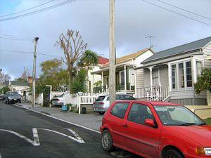 Image of tn_abponsonbyaug08fdsummerstreet.jpg