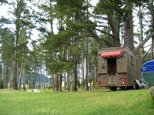 Image of tn_bbwhakamaru08qbcamp.jpg