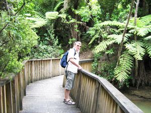 Image of tn_edgreenhithe07abwainonibridge.jpg