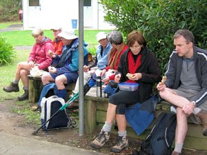 Image of tn_jamuriwaimay08oilunch.jpg