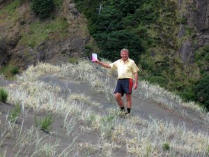 Image of tn_karekarenov08hffouindit.jpg