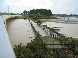 Image of tn_lchighbrook08eaweir.jpg