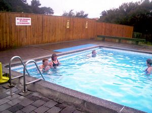 Image of tongarirojun07sateeswim.jpg