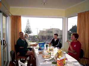 Image of waihibeachmar06aibreakfast.jpg