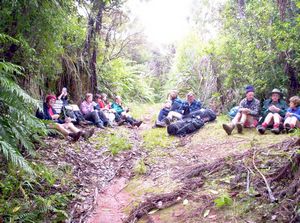 Image of waitakeresmay06amlunch.jpg