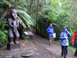Image of waitakeresmay09kgstatue.jpg